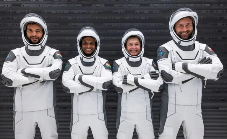 tk8ofonk_shubhanshu-shukla-peggy-whitson-axiom-4_625x300_10_June_25