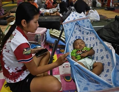 Thousands_flee_after_Thailand_and_Cambodia_clash_